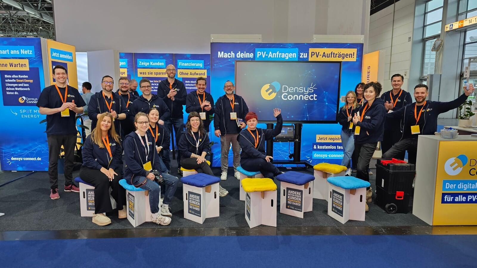 Das Team von Densys pv5 präsentiert Densys Connect auf der Solar Solutions Düsseldorf.